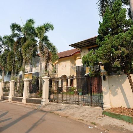 Sr Residence Near Mall Ciputra Cibubur Mitra Reddoorz Bekasi Luaran gambar