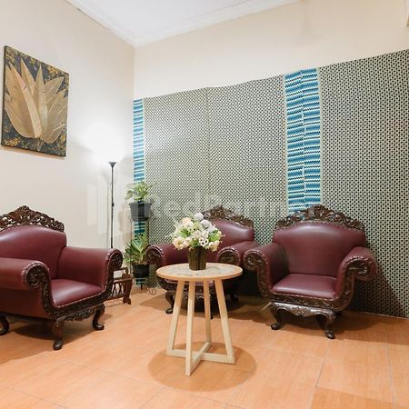 Sr Residence Near Mall Ciputra Cibubur Mitra Reddoorz Bekasi Luaran gambar