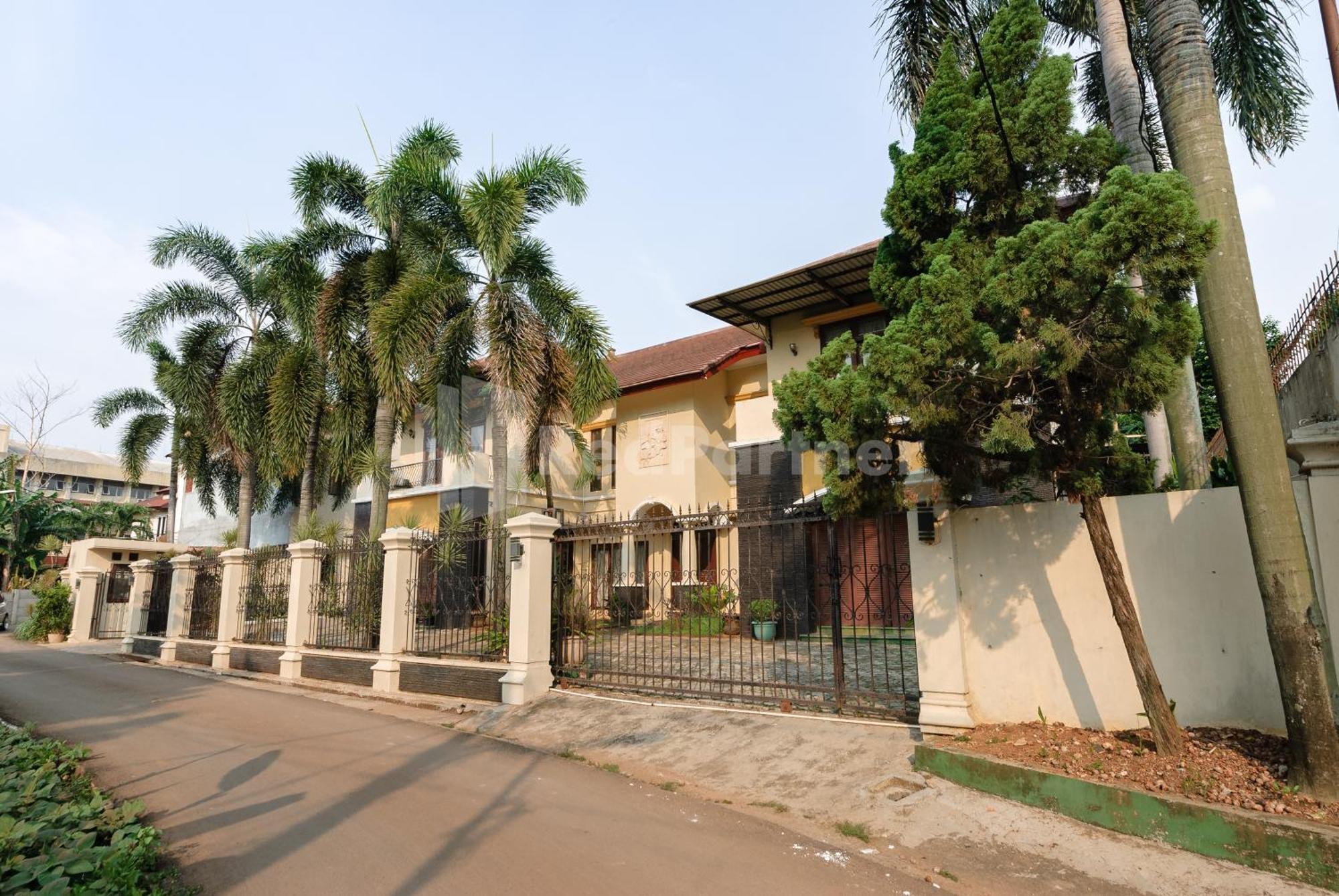 Sr Residence Near Mall Ciputra Cibubur Mitra Reddoorz Bekasi Luaran gambar