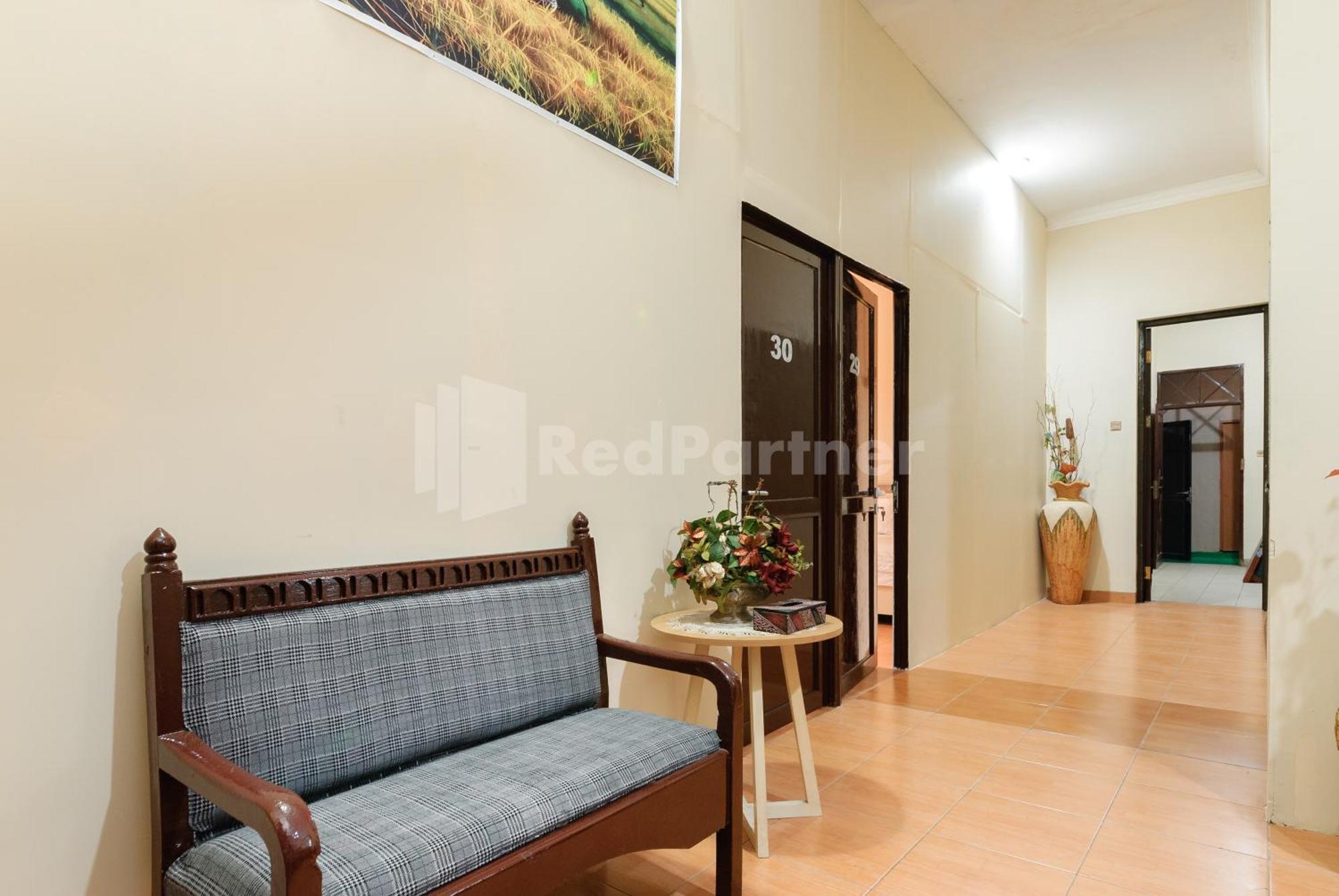 Sr Residence Near Mall Ciputra Cibubur Mitra Reddoorz Bekasi Luaran gambar