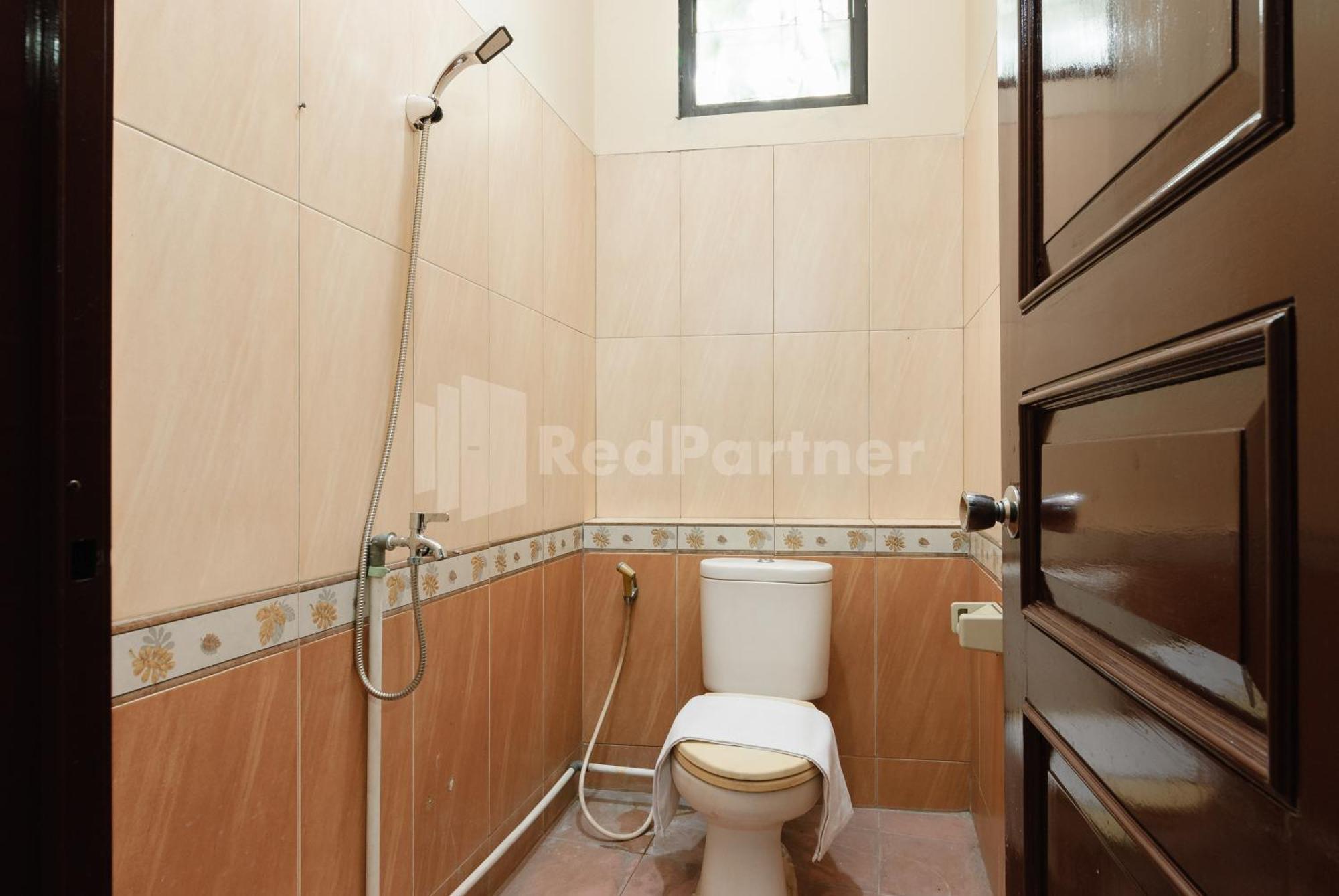 Sr Residence Near Mall Ciputra Cibubur Mitra Reddoorz Bekasi Luaran gambar